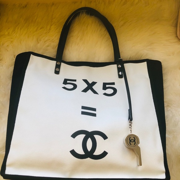 Pre loved authentic Chanel tote - Picture 2 of 16